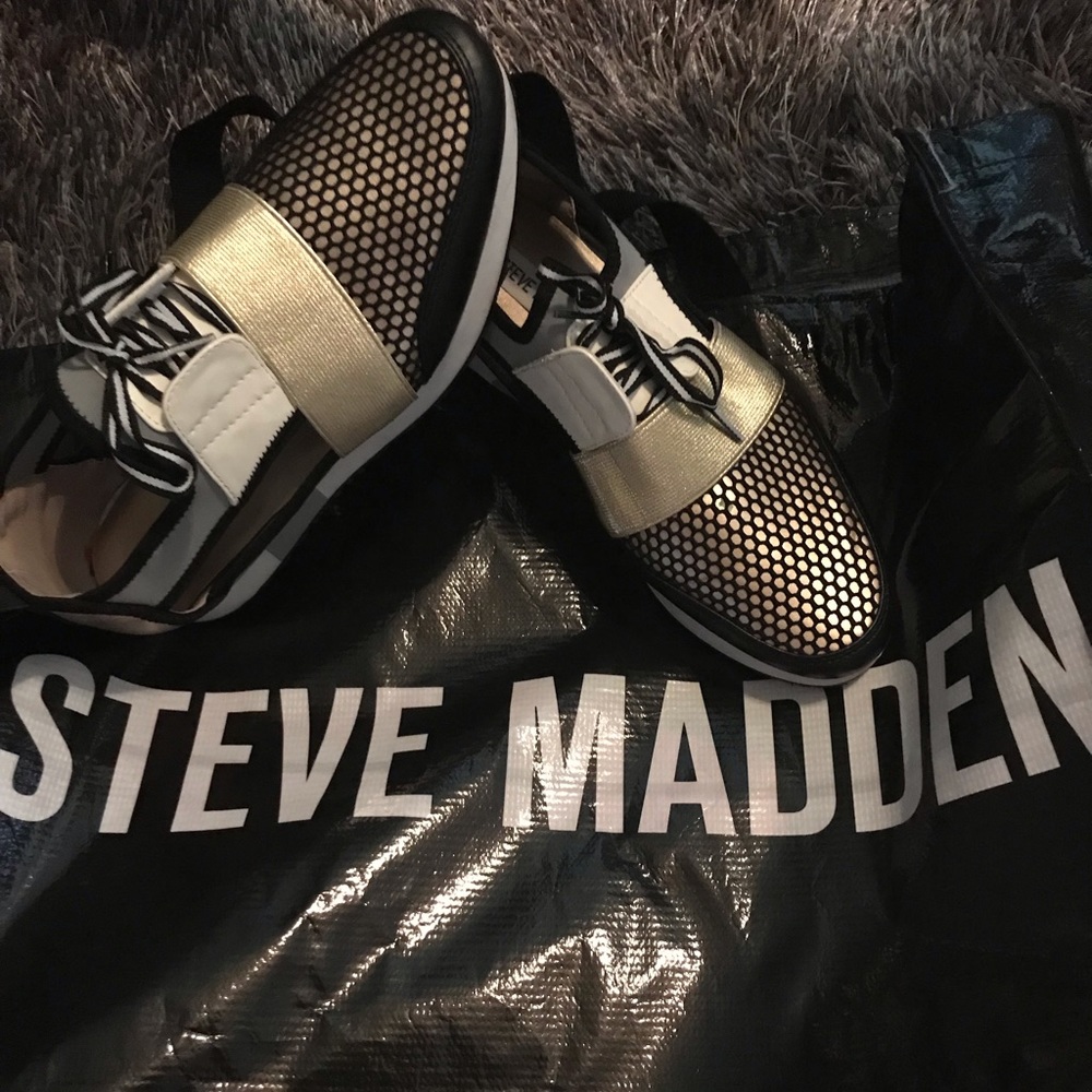 Steve Madden Arctic Cut out trainers and tote bag